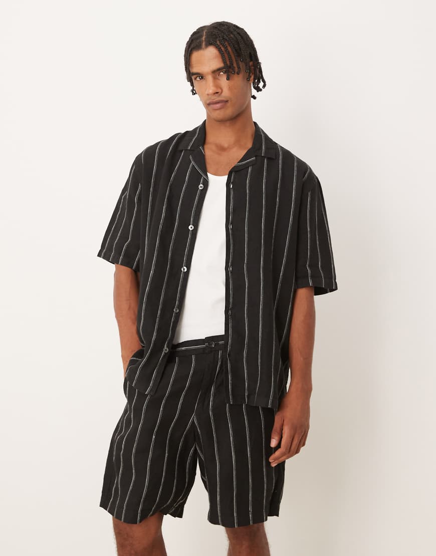 Mango - Shorts aus Leinen in schwarz und weiß gestreift Mango - Shorts aus Leinen in schwarz und weiß gestreift von Mango