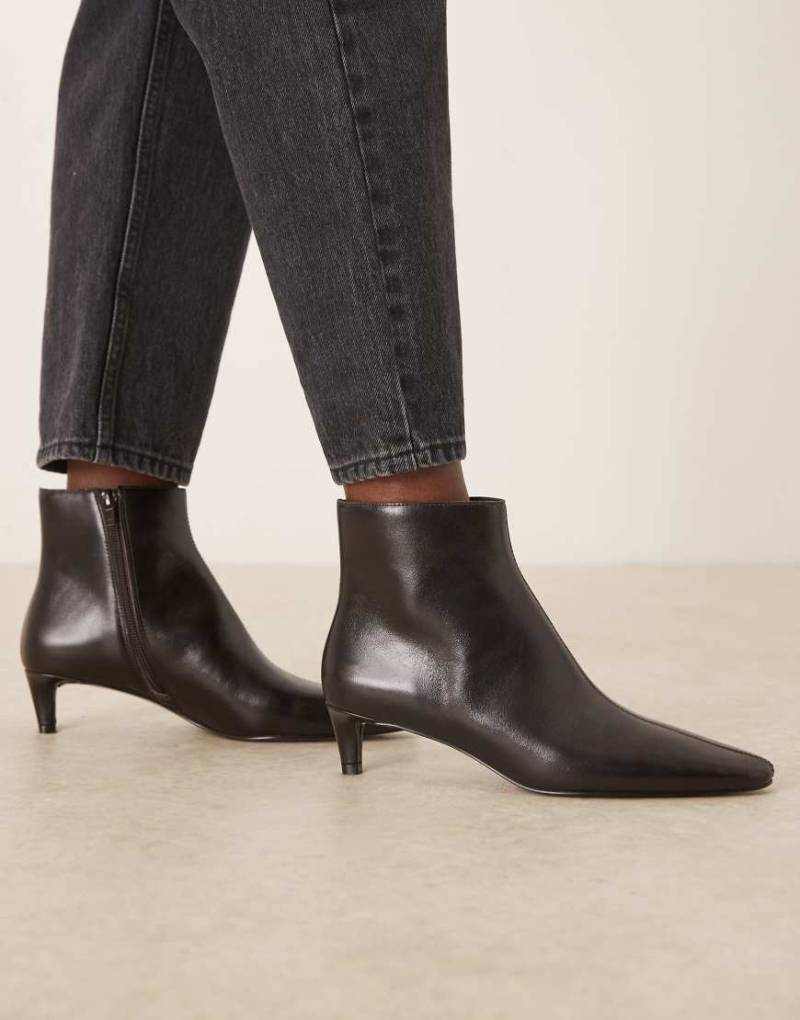 Mango - Stiefeletten aus 100% Leder in Dunkelbraun mit Kitten-Heel-Absatz-Brown von Mango