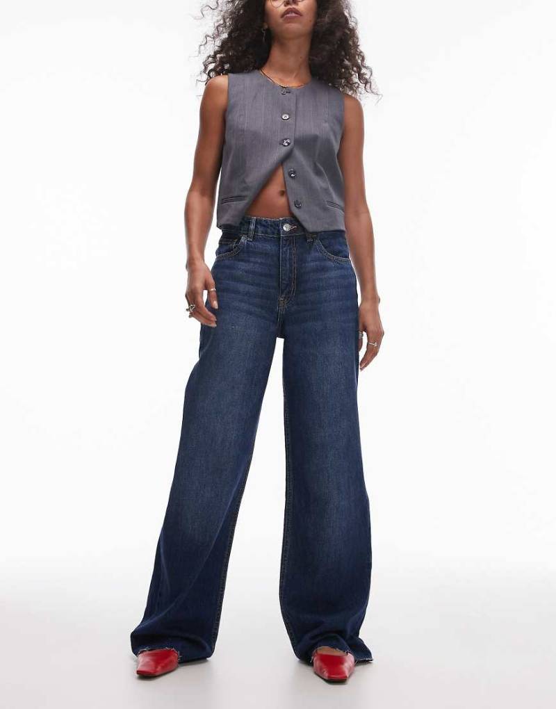 Mango Curve - Danila - Gerade Jeans in Dunkelblau mit unverarbeitetem Saum von Mango