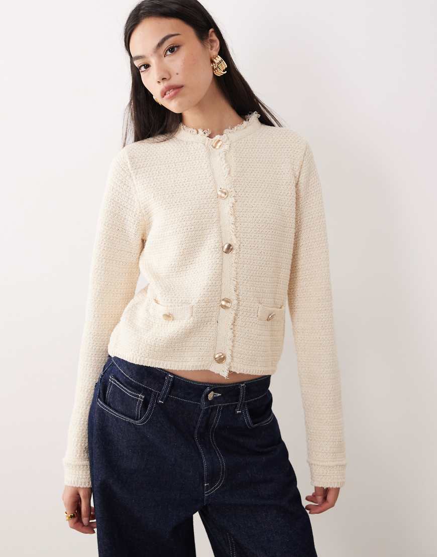 Mango - Strickjacke aus kompaktem Baumwollmix in Cremeweiß mit goldfarbenen Knöpfen von Mango