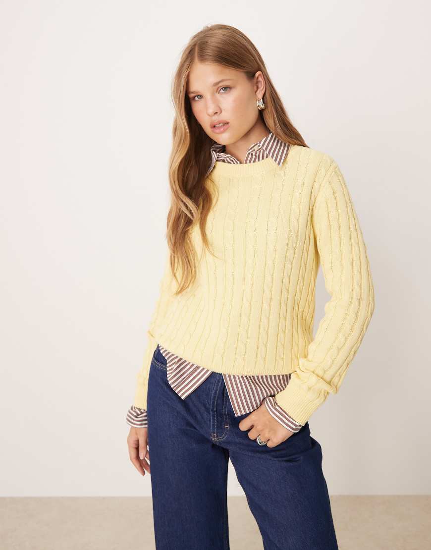 Mango - Strickpullover in Gelb mit Rundhalsausschnitt und Zopfmuster Mango - Strickpullover in Gelb mit Rundhalsausschnitt und Zopfmuster von Mango