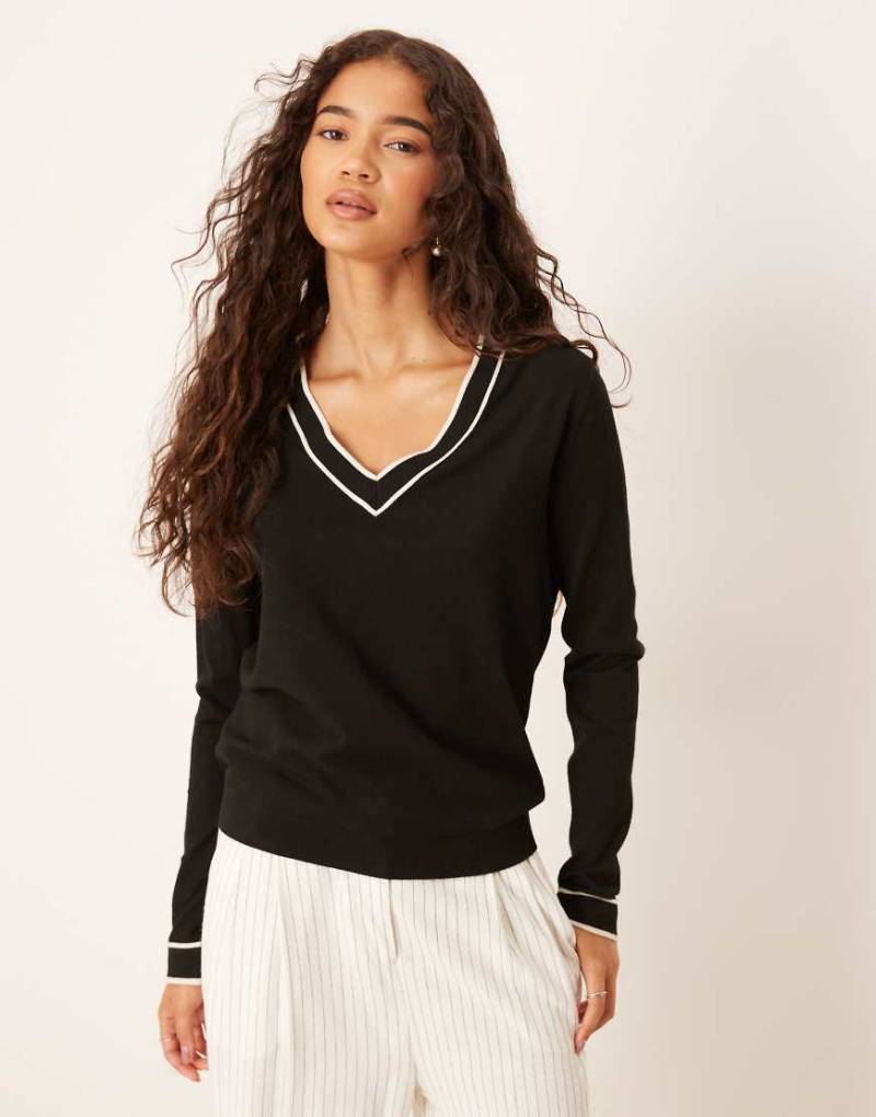 Mango - Strickpullover in Schwarz mit V-Ausschnitt und Kontrast-Zierstreifen von Mango