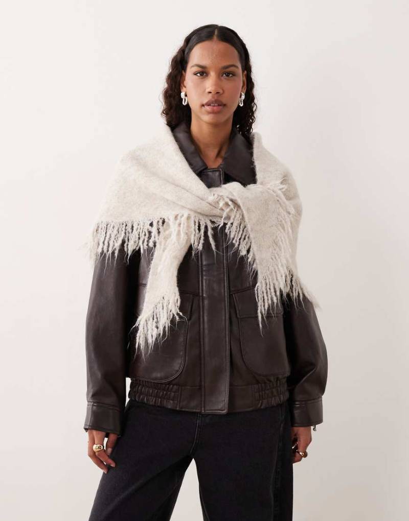 Mango - Strickschal aus Wollmix in Hellbeige mit Fransen-Neutral von Mango