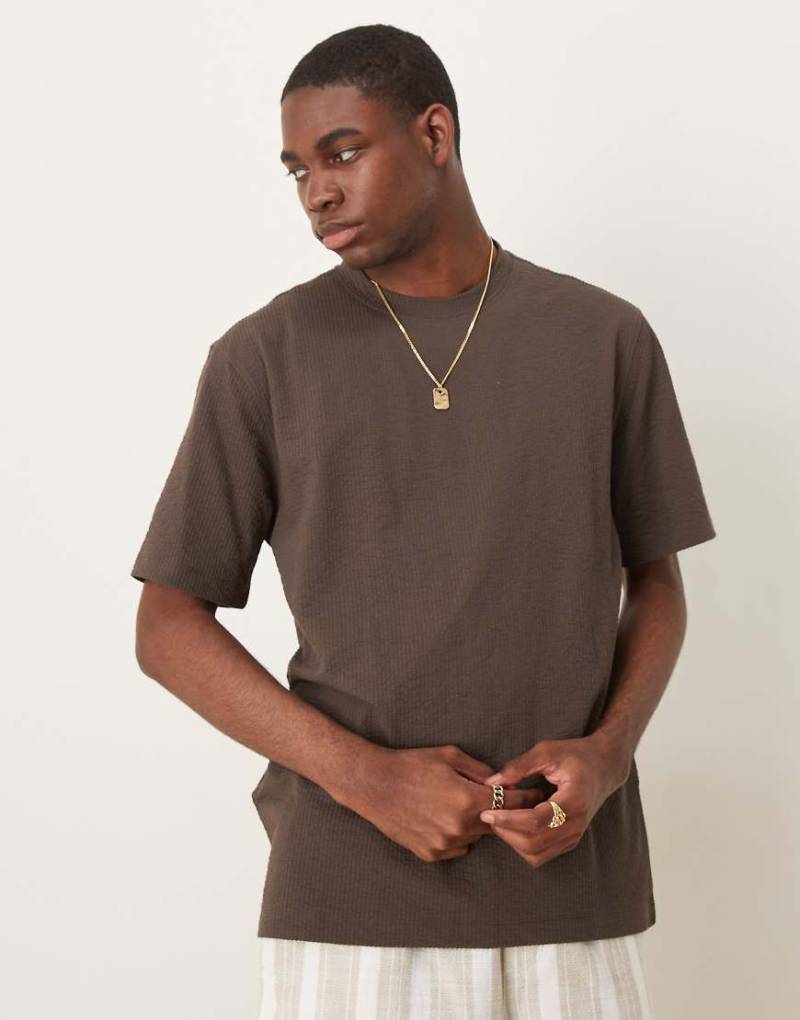 Mango - T-Shirt in Braun aus Seersucker in regulärer Passform von Mango