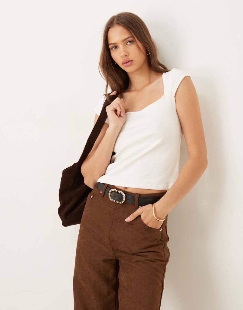 Mango - T-Shirt in Creme mit eckigem Ausschnitt-Weiß von Mango