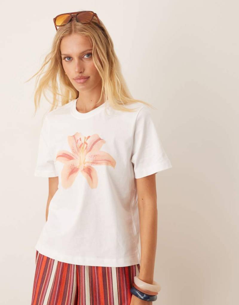 Mango - T-Shirt in Weiß mit Lilienmotiv von Mango