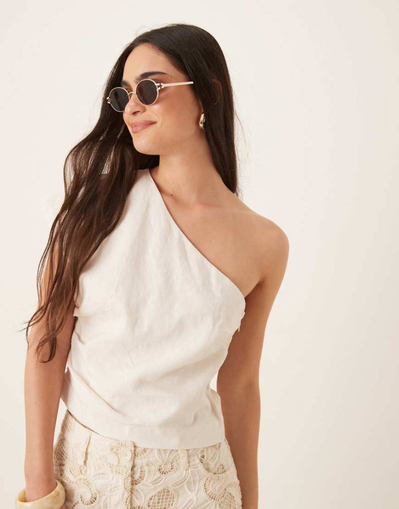Mango - Tailliertes Oberteil in Weiß mit One-Shoulder-Träger von Mango