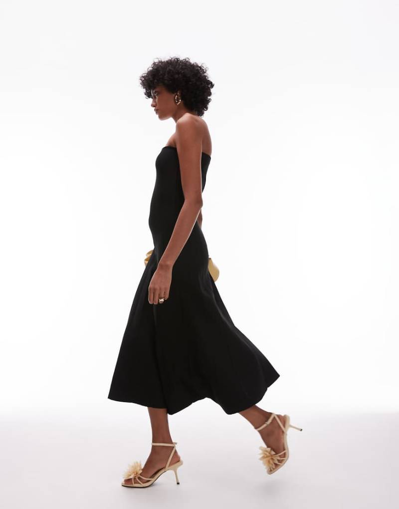 Mango - Trägerloses Midikleid aus Strick in Schwarz mit weitem Rock von Mango