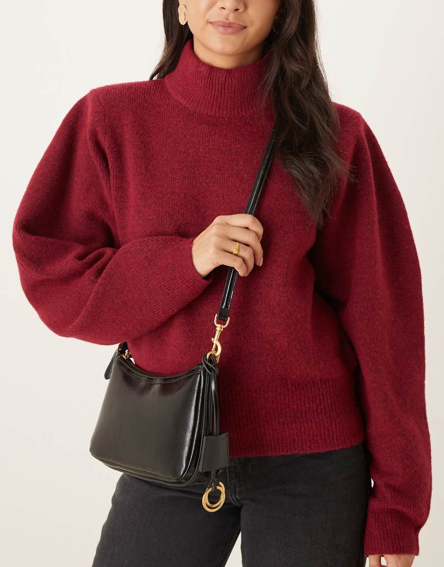 Mango - Umhängetasche in Schwarz mit Anhänger von Mango