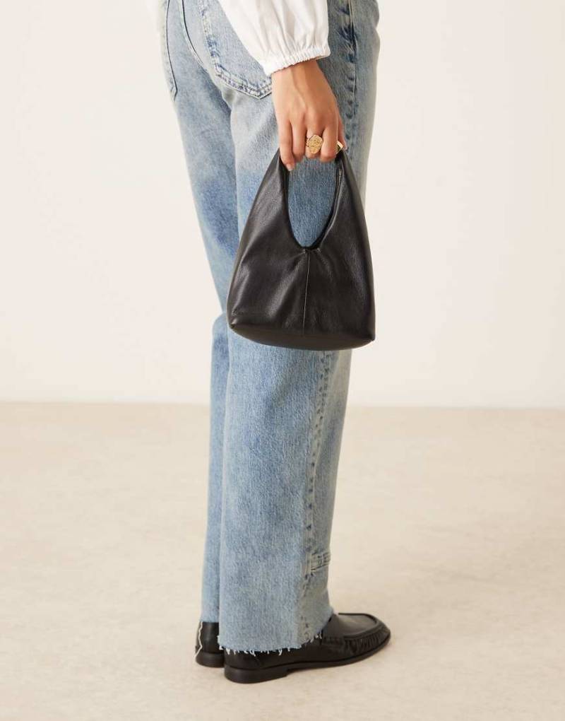 Mango - Weiche Tasche in Schwarz aus Kunstleder mit goldfarbenem Statement-Griff von Mango