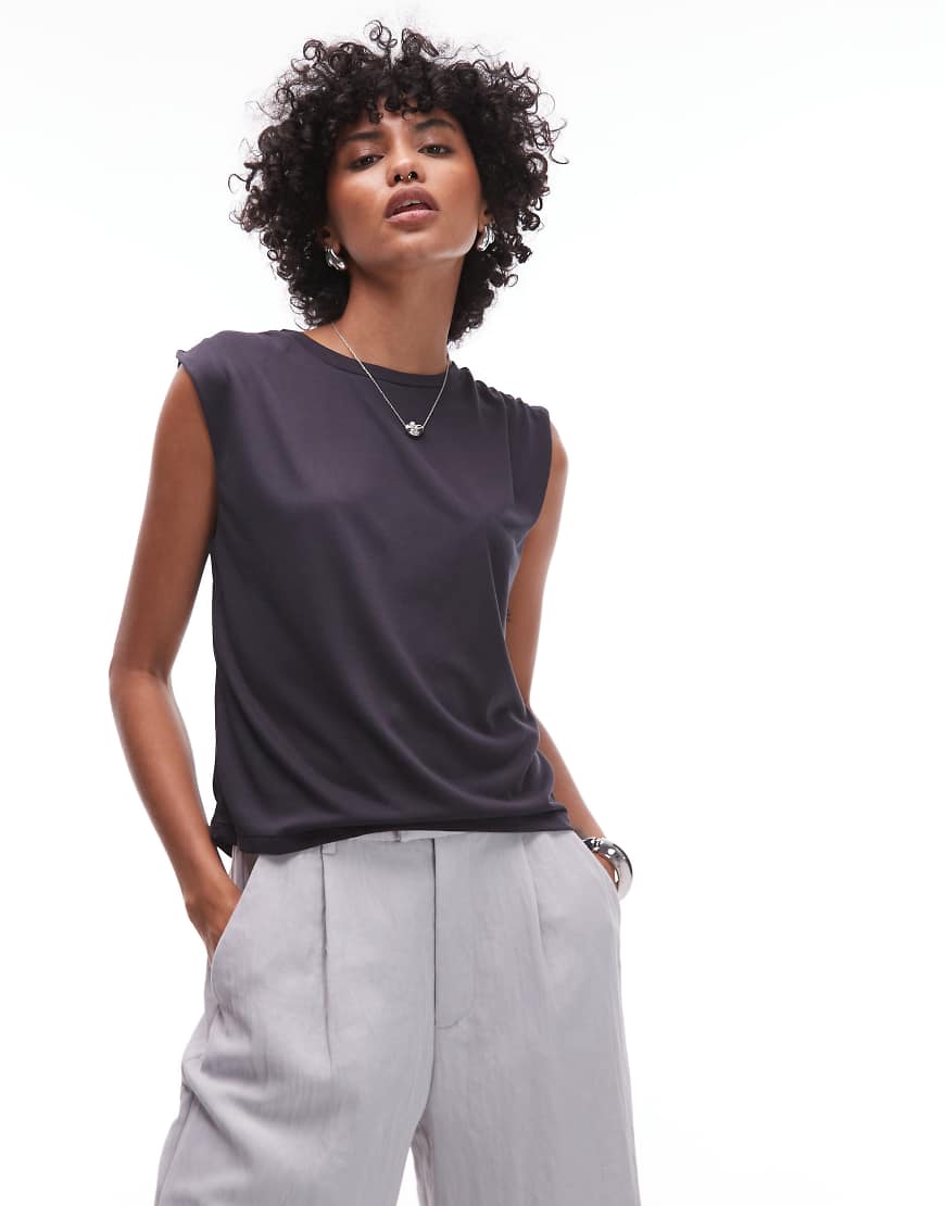 Mango - Weiches T-Shirt in Anthrazit mit geraffter Schulterpartie-Grau Mango - Weiches T-Shirt in Anthrazit mit geraffter Schulterpartie-Grau von Mango