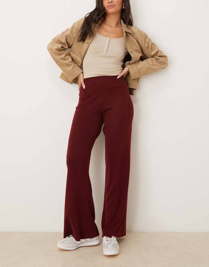 Mango - Weite Hose aus weichem Strick in Dunkelrot von Mango