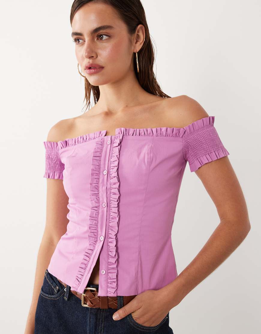 Mango featuring Hailey Bieber - Schulterfreie Bluse in Rosa mit Rüschendetail von Mango