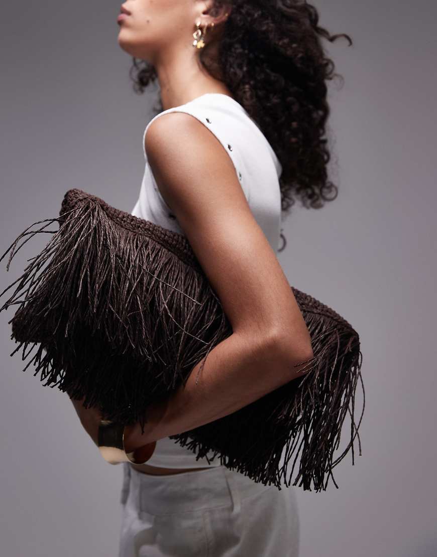 Mango featuring Kaia Gerber - Bast-Clutch in Dunkelbraun Mango featuring Kaia Gerber - Bast-Clutch in Dunkelbraun von Mango