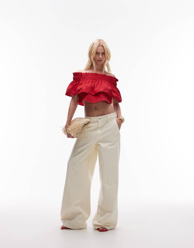 Mango featuring Kaia Gerber - Hochwertiges, trägerloses Baumwoll-Oberteil in Rot mit gesmoktem Detail, Kombiteil von Mango