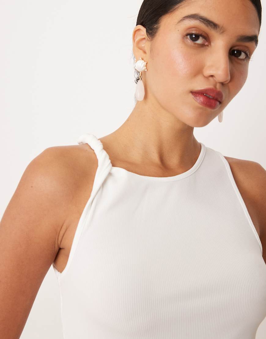 Mango x Supriya Lele - Trägertop in Weiß mit verdrehter Schulterpartie von Mango