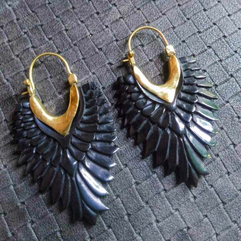 In Büffelhorn Geschnitzte Engelsflügel-Ohrringe Mit Messing - Boho-Schmuck Einzigartiger Schmuck Fairytail Cosplay Slow Fashion Schicke Juwelen von MangoPurpleJewels