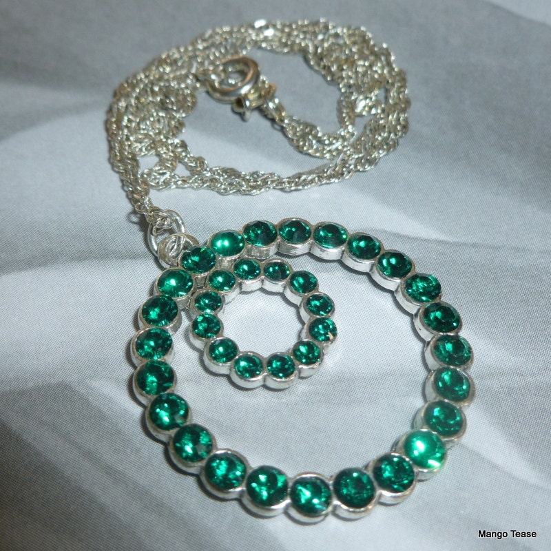 Swarovski Green Crystal Anhänger Halskette, Weihnachtsschmuck, Schmuck, Kostenloser Versand, Weihnachtsschmuck Swarovski Green Crystal Anhänger Halskette, Weihnachtsschmuck, Schmuck, Kostenloser Versand, Weihnachtsschmuck von MangoTease