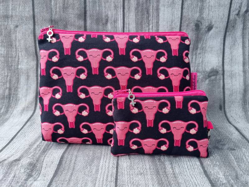 Kosmetiktasche & Schlüsselanhänger Set Frauen Weiblich Geschlecht Feminin Organ Schwarz Pink Schminktasche Mini Geldbörse Handmade Lustig von Mangofuesschen