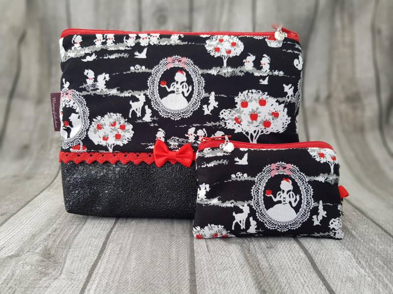 Kosmetiktasche & Schlüsselanhänger Set Schneewittchen Märchen 7 Zwerge Wald Apfel Neu Handmade Geschenkset Schlüsseletui Schminktasche von Mangofuesschen
