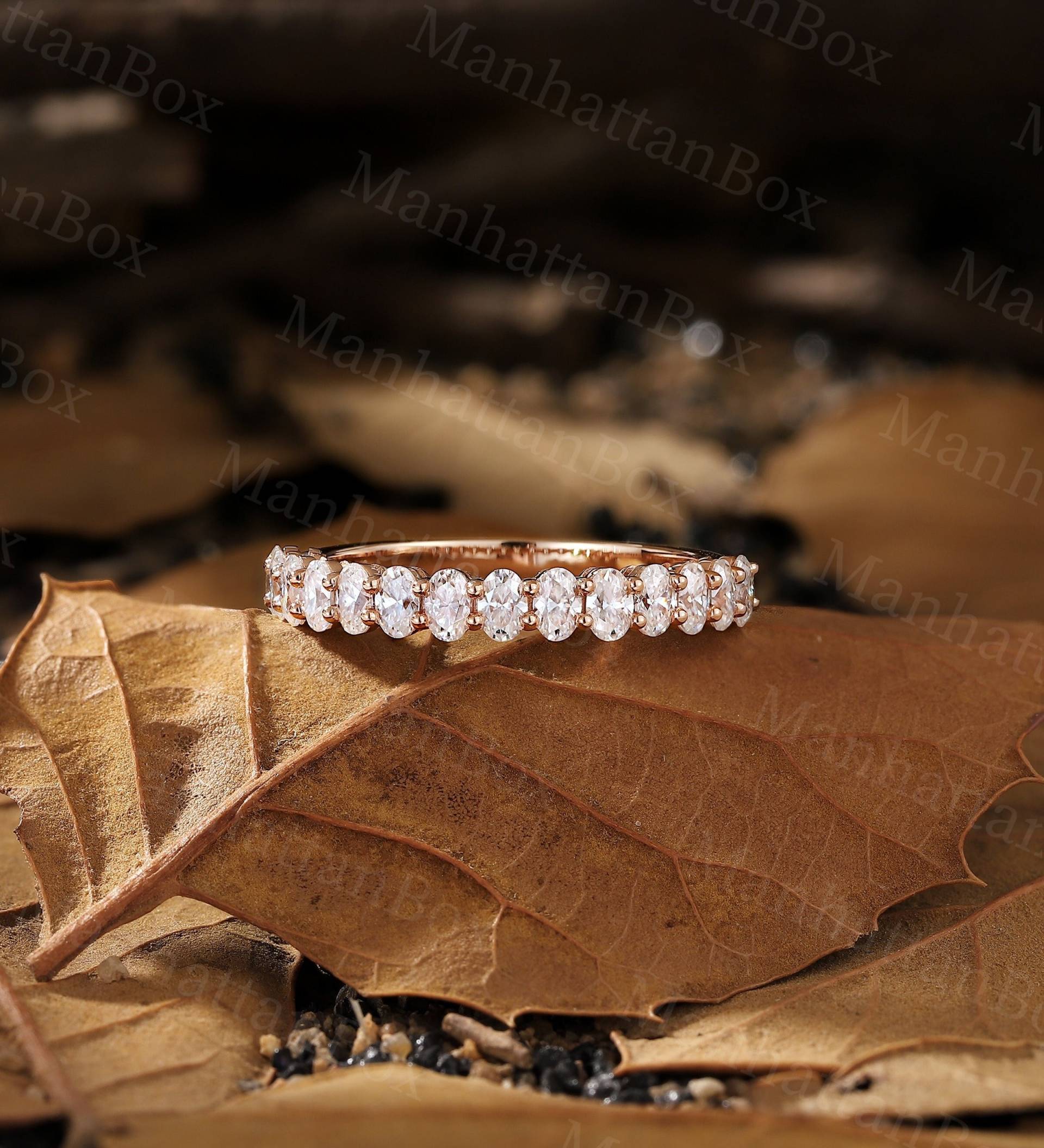 Antike Moissanite Ehering Rose Gold Oval Cut Passender Band | Stapeln Halbe Ewigkeit Jahrestag Ring von ManhattanBox