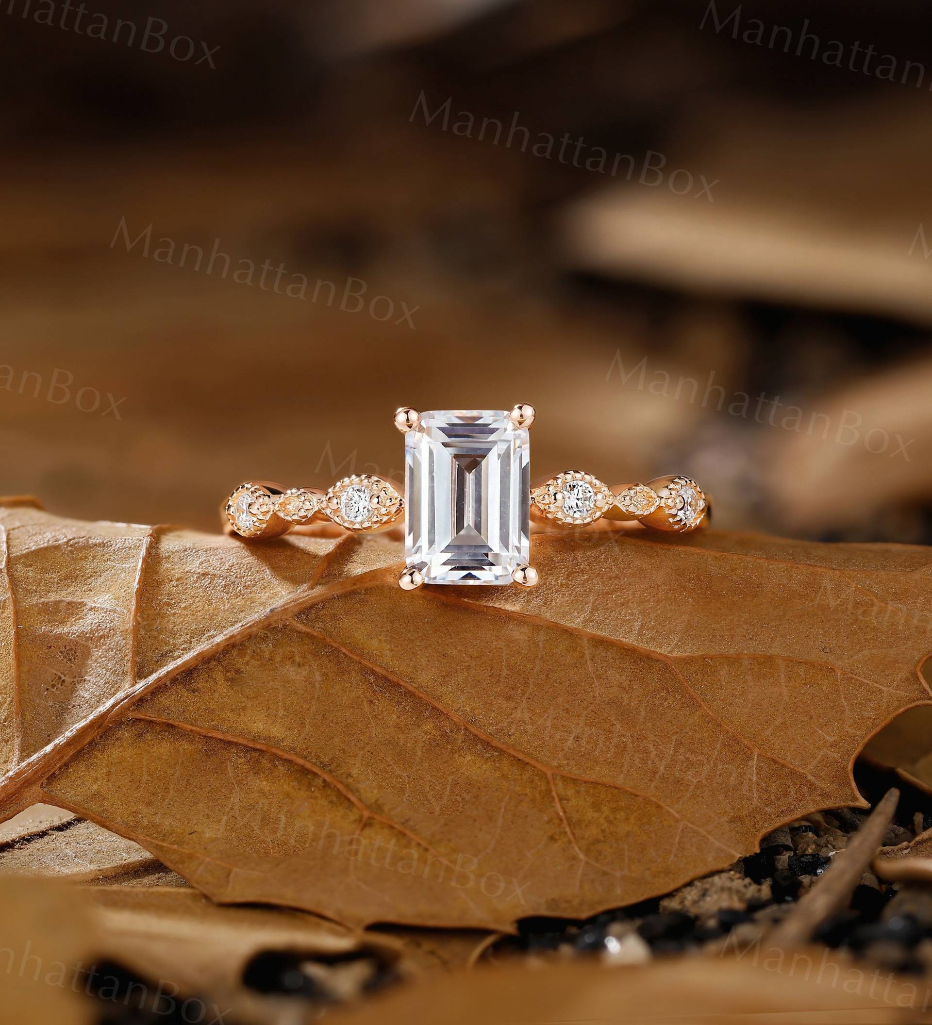 Emerald Cut Moissanite Engagement Ring Vintage Moissnaite Rose Gold Antique Prong Set Round Diamond Unique Bridal von ManhattanBox