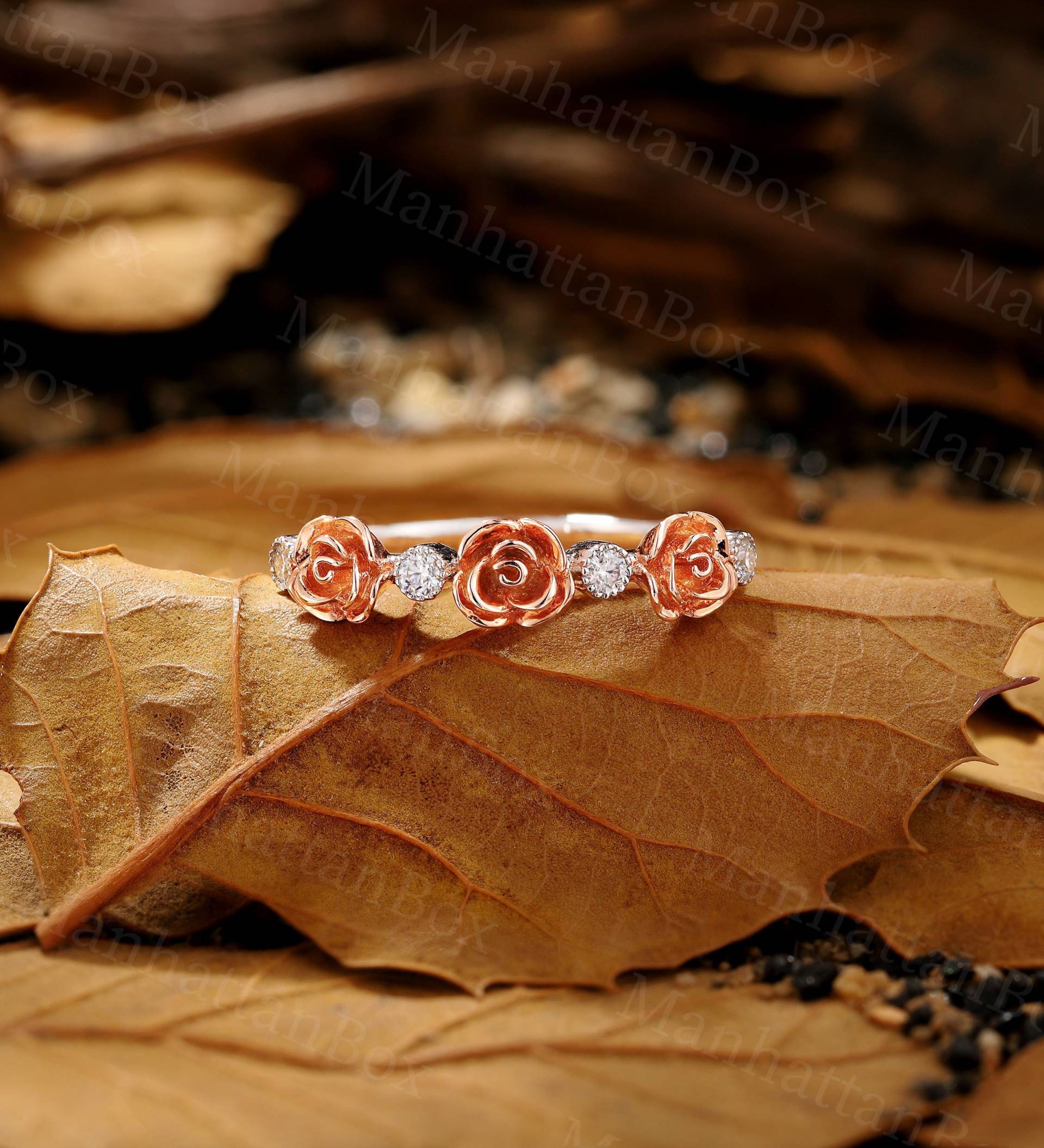 Floral Rund Moissanite Ehering Rose Gold Einzigartiges Design Zwei Töne Braut Ring Art Deco Stapelbar Jubiläumsring von ManhattanBox