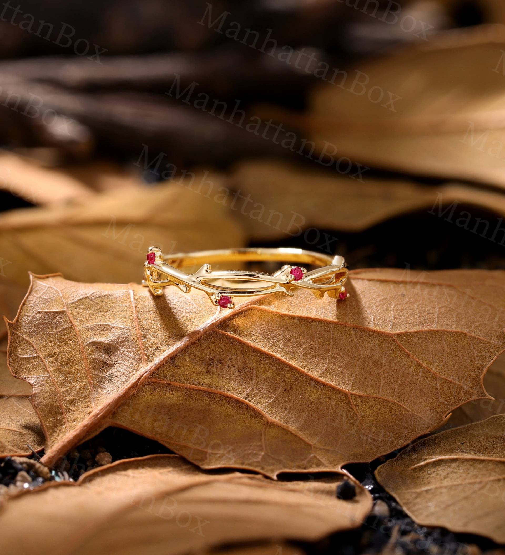 Natürlicher Rubin Zweig Ehering Gelb Gold|Amethyst Design Stapelbarer Ehering|Halbe Ewigkeit Twist Einzigartiger Jahrestag Versprechen Ring von ManhattanBox