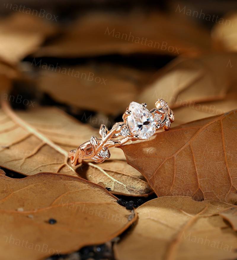 Natur Inspirierter Moissanit Verlobungsring - Roségold Teardrop Diamant Ehering Blattzweig & Twist Versprechensring Von Manhattanbox von ManhattanBox
