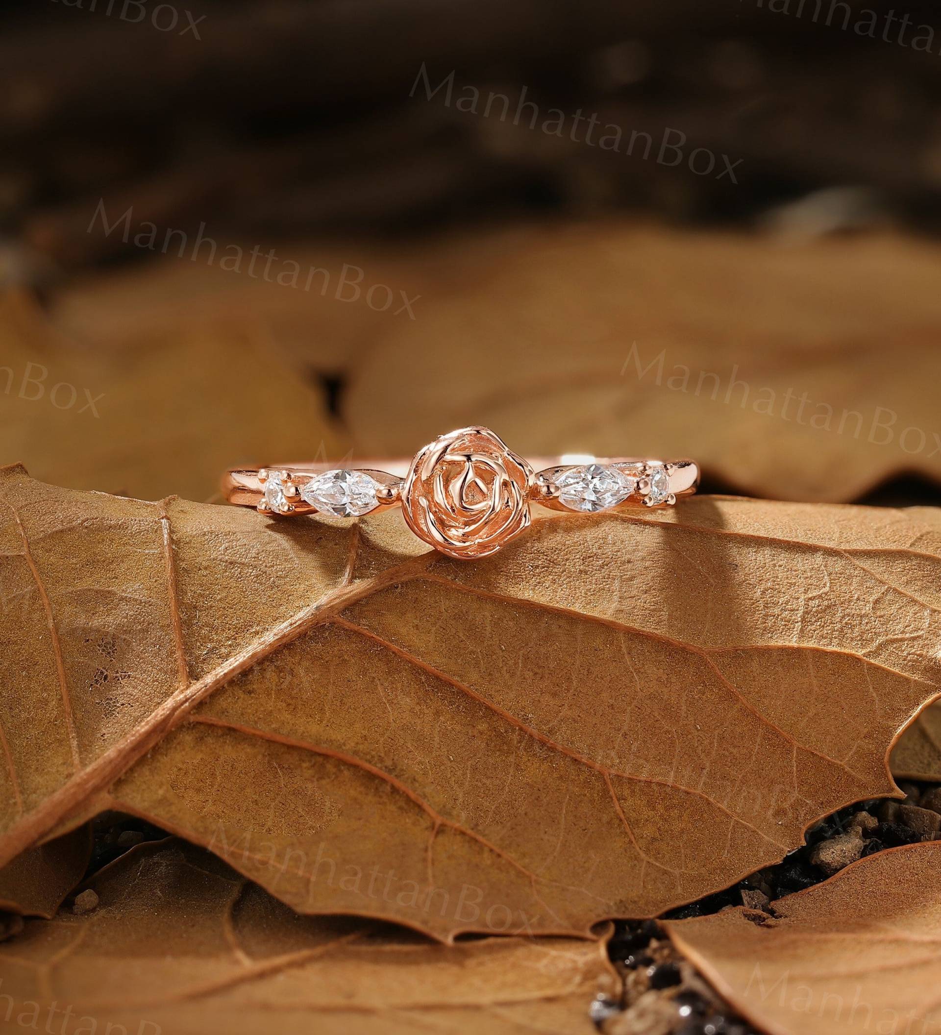 Zarte Diamant Ehering Rose Gold Ring Vintage Floral Passender Stapeln Braut Band Einzigartiger Jahrestag Versprechen von ManhattanBox