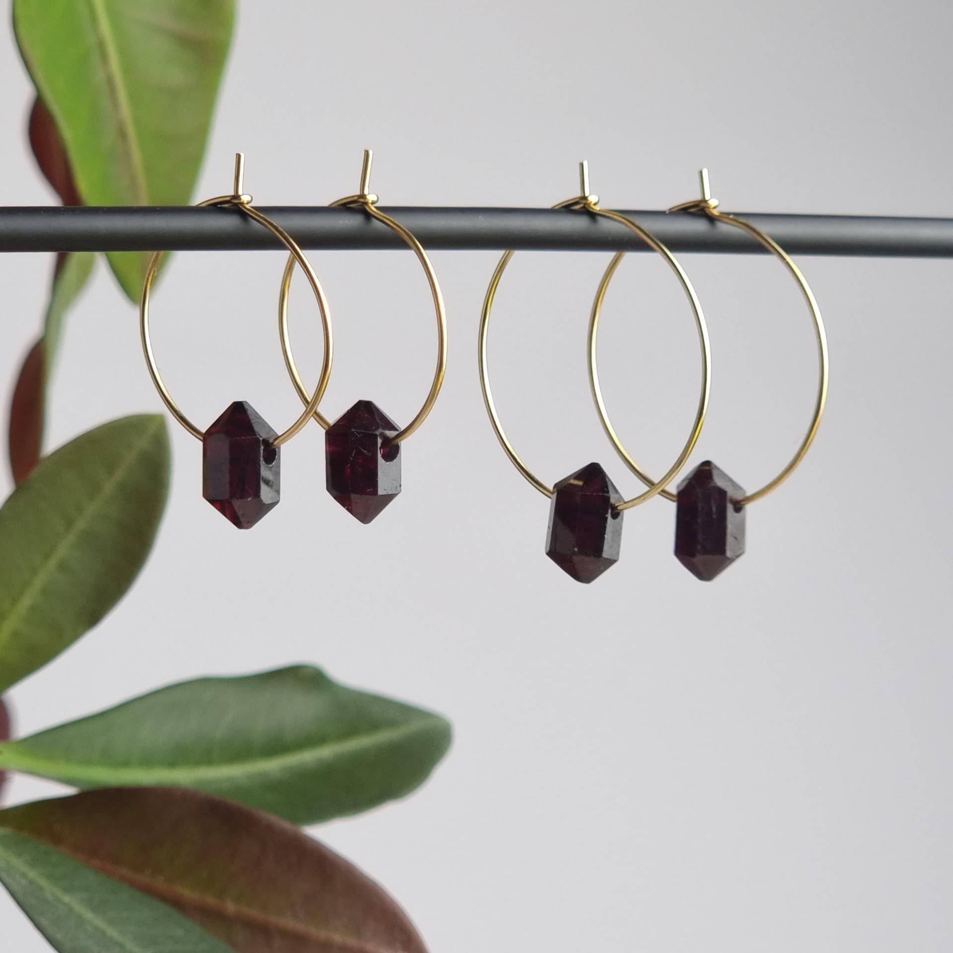 Granat Ohrringe Gold Oder Silber | Granatohrringe Mit Creolen Schmuck von ManiVana