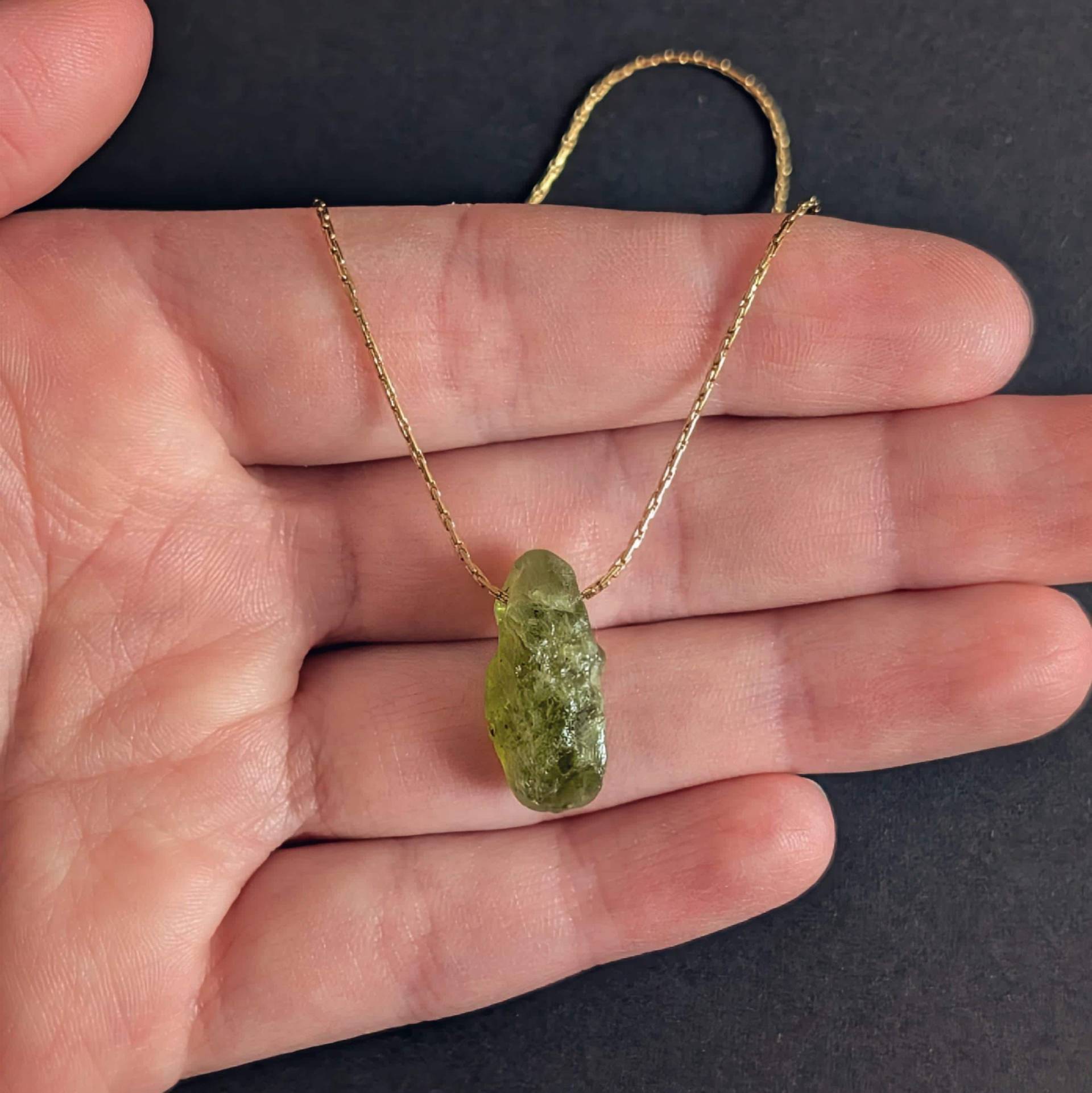 Roher Peridot Kette Gold O. Silber | Mit Anhänger Schmuck Halskette Peridotkette Roh Olivin von ManiVana
