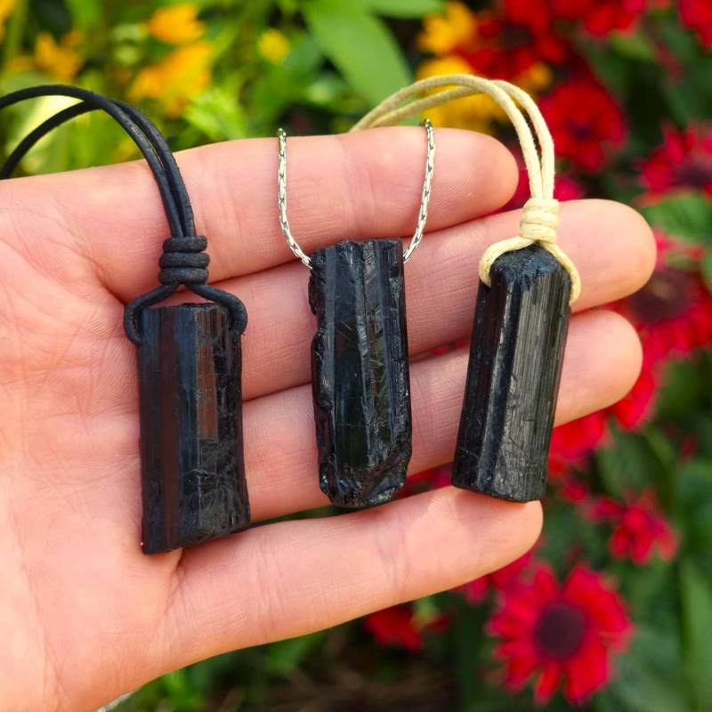 Roher Schwarzer Turmalin Kette Herren & Damen | Schwarzer Anhänger Halskette Schwarz Roh Roher Schwarzer Turmalin Kette Herren & Damen | Schwarzer Anhänger Halskette Schwarz Roh von ManiVana