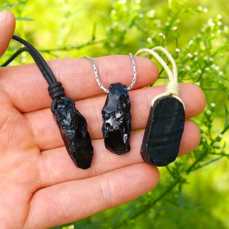 Schwarzer Obsidian Kette Herren & Damen | Anhänger Schmuck Halskette Schwarz Roh Schwarzer Obsidian Kette Herren & Damen | Anhänger Schmuck Halskette Schwarz Roh von ManiVana
