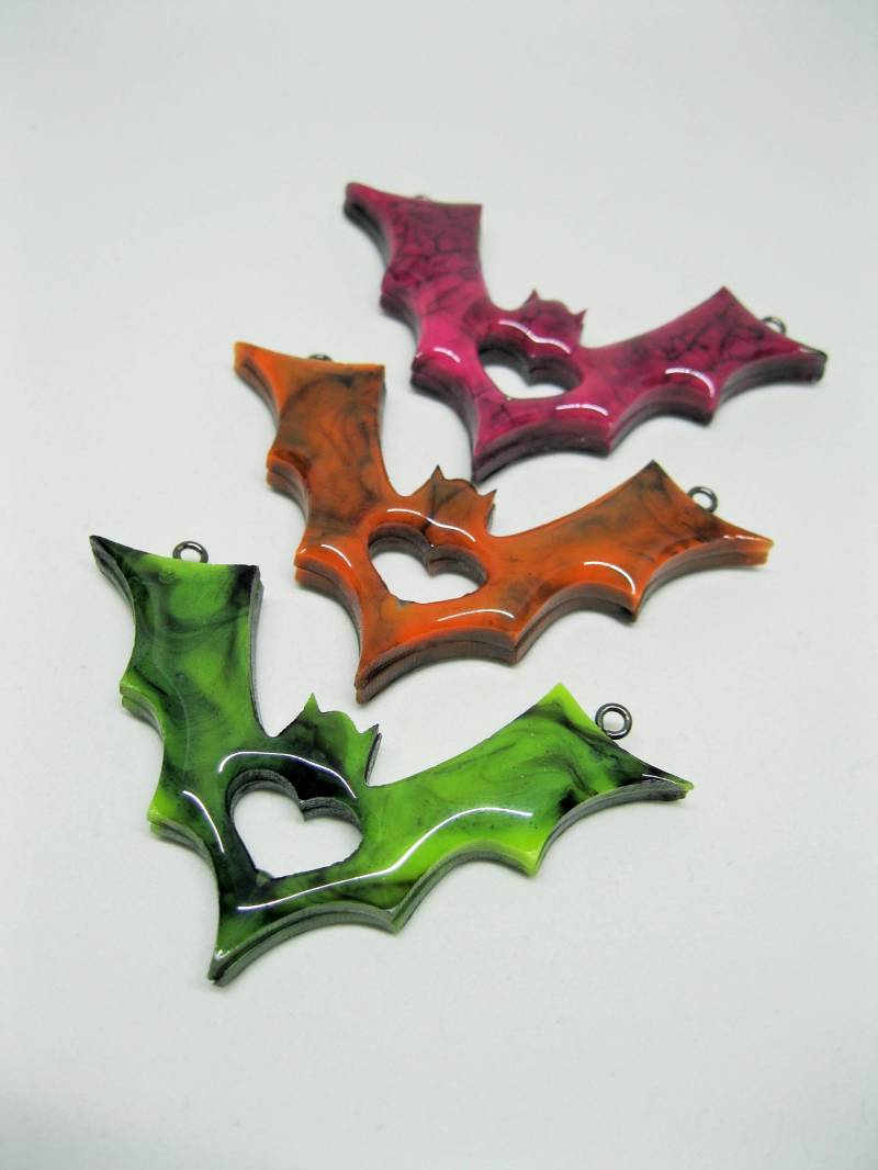 Kleine Pink, Orange, Oder Gelb Marmorierte Herz-Fledermaus-Halskette Kleine Pink, Orange, Oder Gelb Marmorierte Herz-Fledermaus-Halskette von ManiaMade