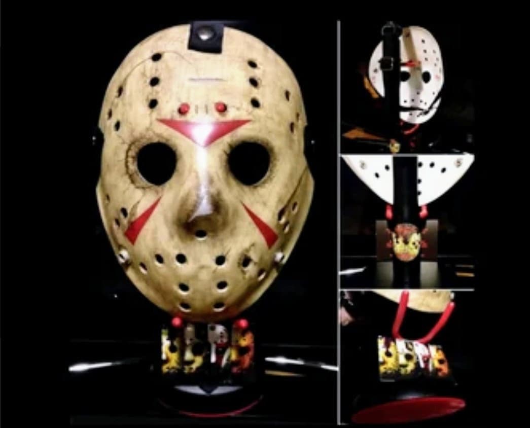 Hockeymaskenständer Für Hockeymasken - Handgefertigter Holzständer Mit Gummigabelstützen & Mini-Posterständer | Maske Nicht Inbegriffen Hockeymaskenständer Für Hockeymasken - Handgefertigter Holzständer Mit Gummigabelstützen & Mini-Posterständer | Maske Nicht Inbegriffen von ManiacMasks