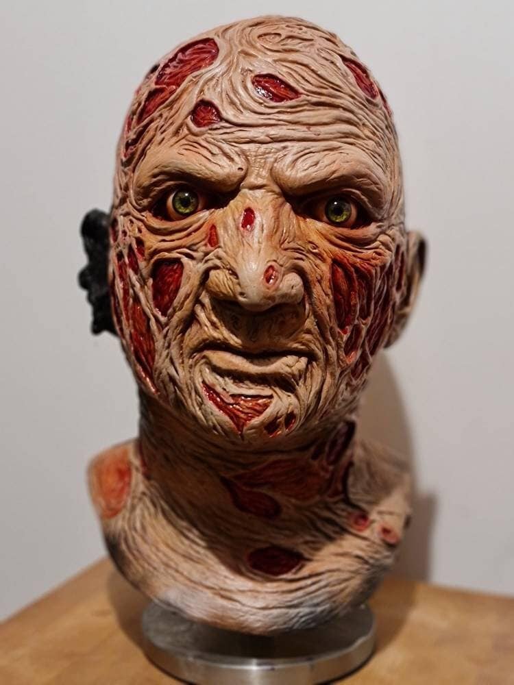 Freddy Krueger Lizenzierte Maske Von Trick Or Treat Studio Aus A Nightmare On Elm Street Teil 1 - Überholte 1 Schaumstoffgefüllte Büste Myers von ManiacPropShop