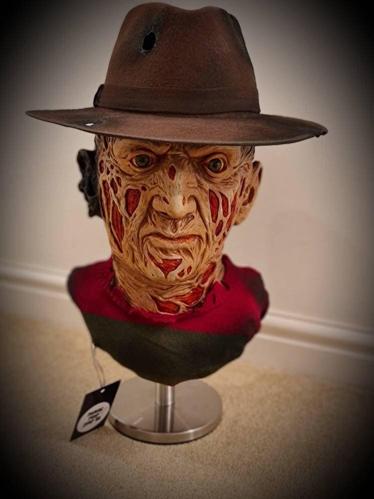 Freddy Krueger Lizenzierte Maske Von Trick Or Treat Studio Aus A Nightmare On Elm Street Teil 1 - Überholte Ultimative 11 Schaumgefüllte Büste von ManiacPropShop