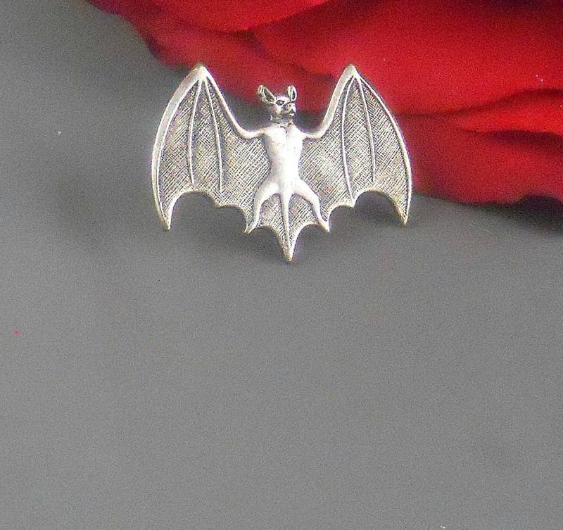 Fledermaus Brosche, Bat Stift, Fledermaus-Anstecknadel, Steampunk Krawattennadel, Vampir-Fledermaus, Tie Tack, Goth Geschenke Für Männer Fledermaus Brosche, Bat Stift, Fledermaus-Anstecknadel, Steampunk Krawattennadel, Vampir-Fledermaus, Tie Tack, Goth Geschenke Für Männer von Maniadesign