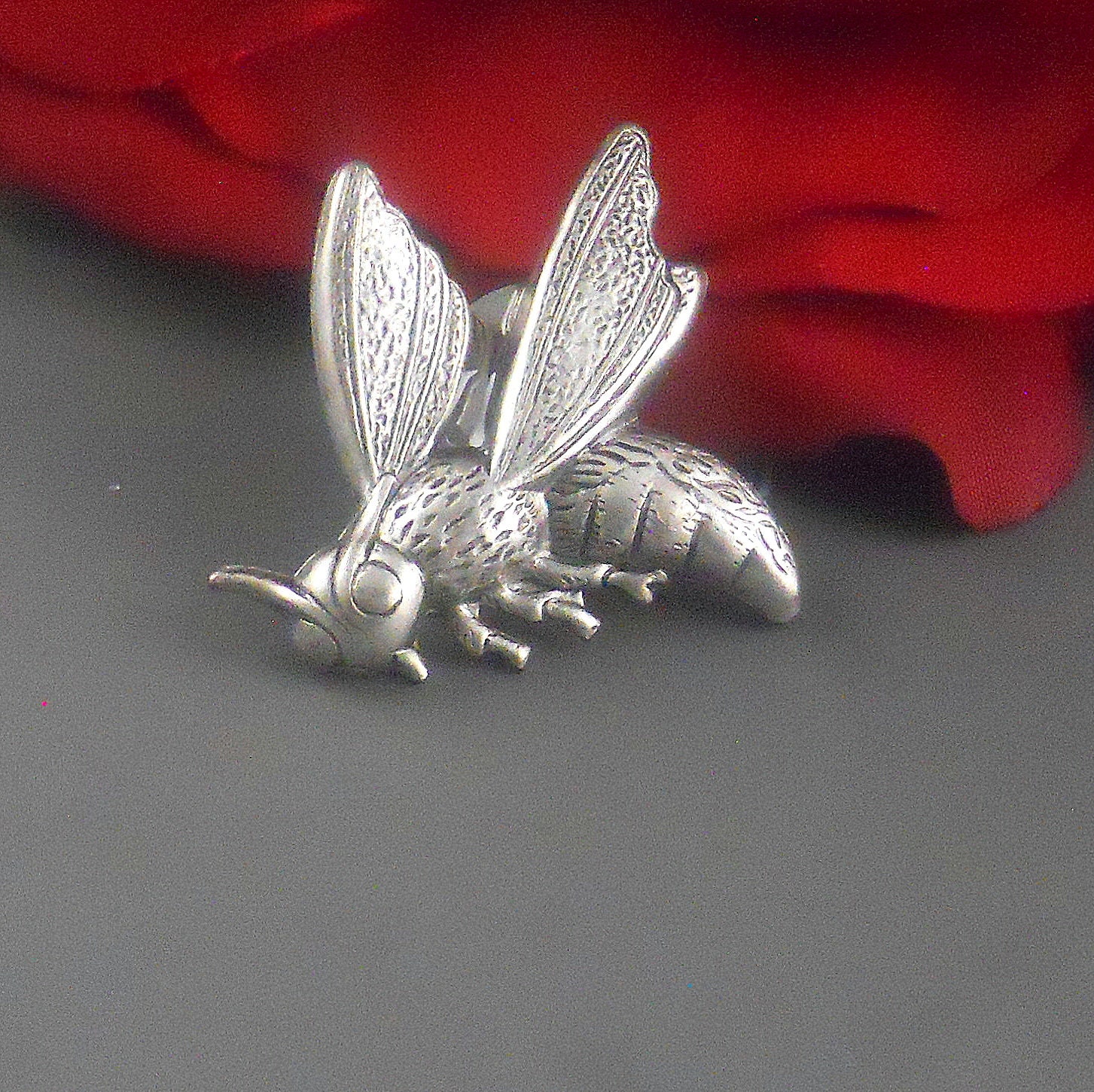 Fliegen Biene Pin Bee Krawatte Tack Sterling Silber Überzogene Flügel Männer Zubehör Bienen Brosche Fliegen Biene Pin Bee Krawatte Tack Sterling Silber Überzogene Flügel Männer Zubehör Bienen Brosche von Maniadesign