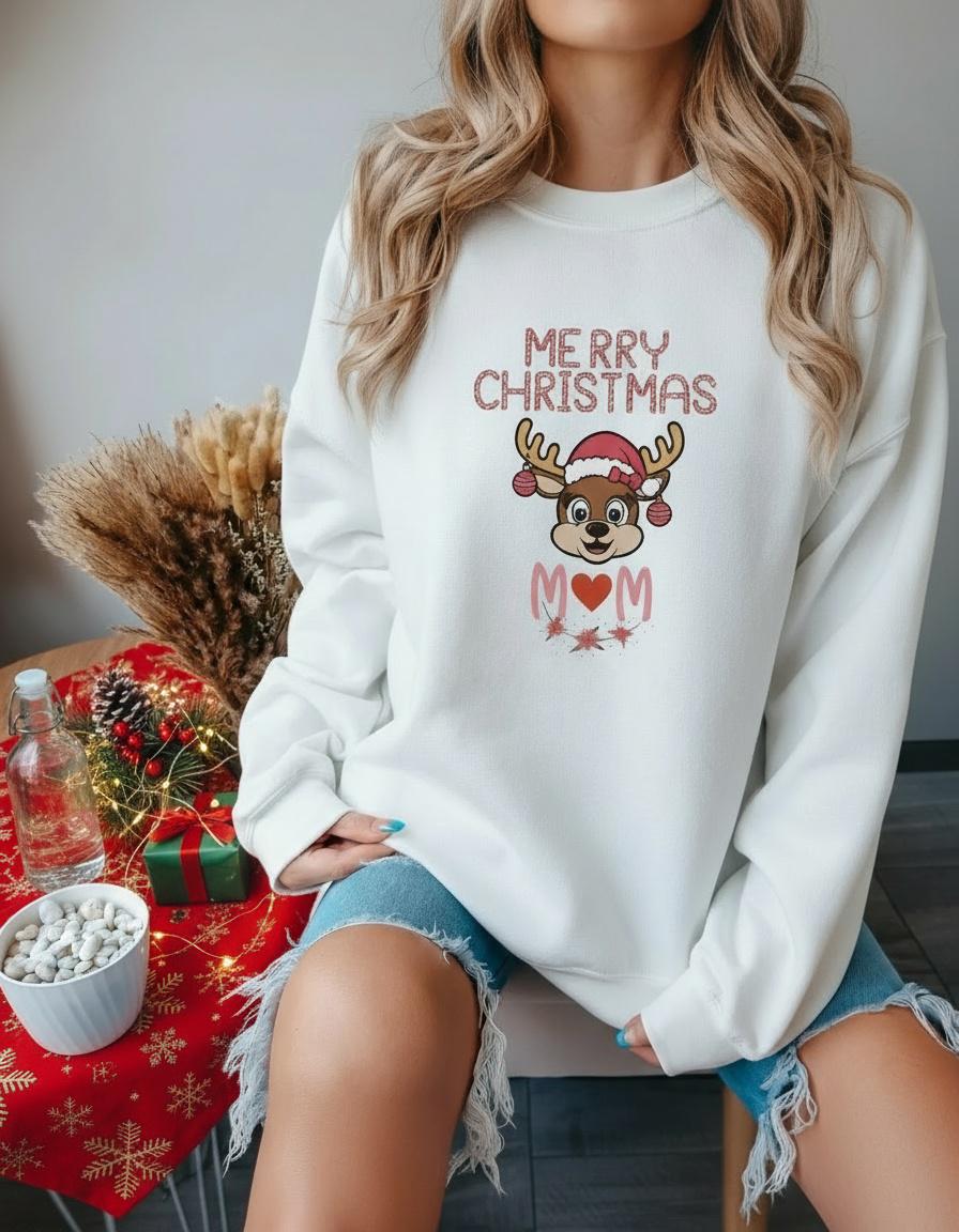 Personalisierter Christmas Pulli Lustiger Weihnachtspullover Mit Rentier - Geschenk Für Mama Papa Opa Xmas Personalized Sweatshirt von ManifestMoreDesign