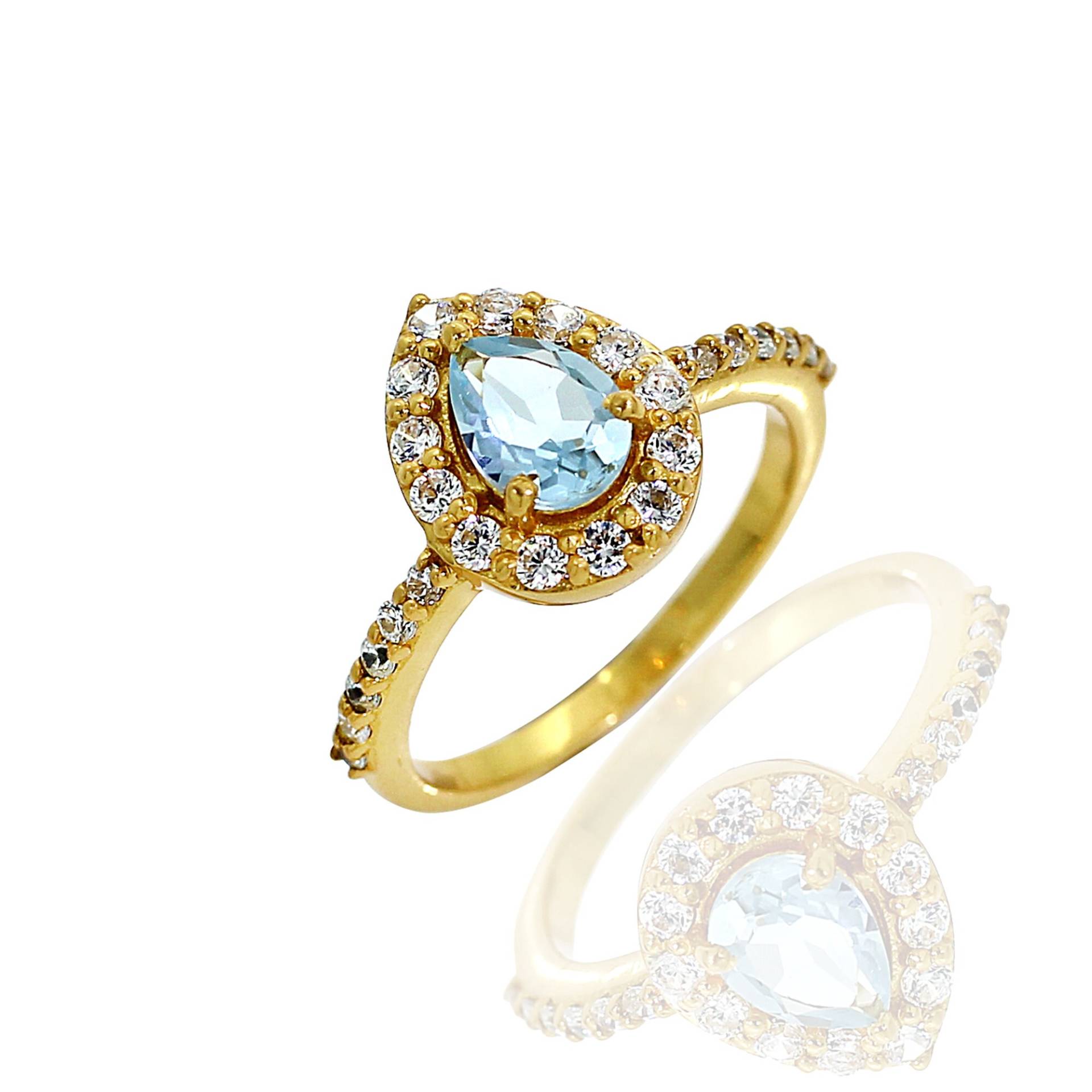 Himmelblauer Topas 14K Gold Diamant Ring Handgemachter Verlobungsring Himmelblauer Topas 14K Gold Diamant Ring Handgemachter Verlobungsring von ManikarnikaDesign