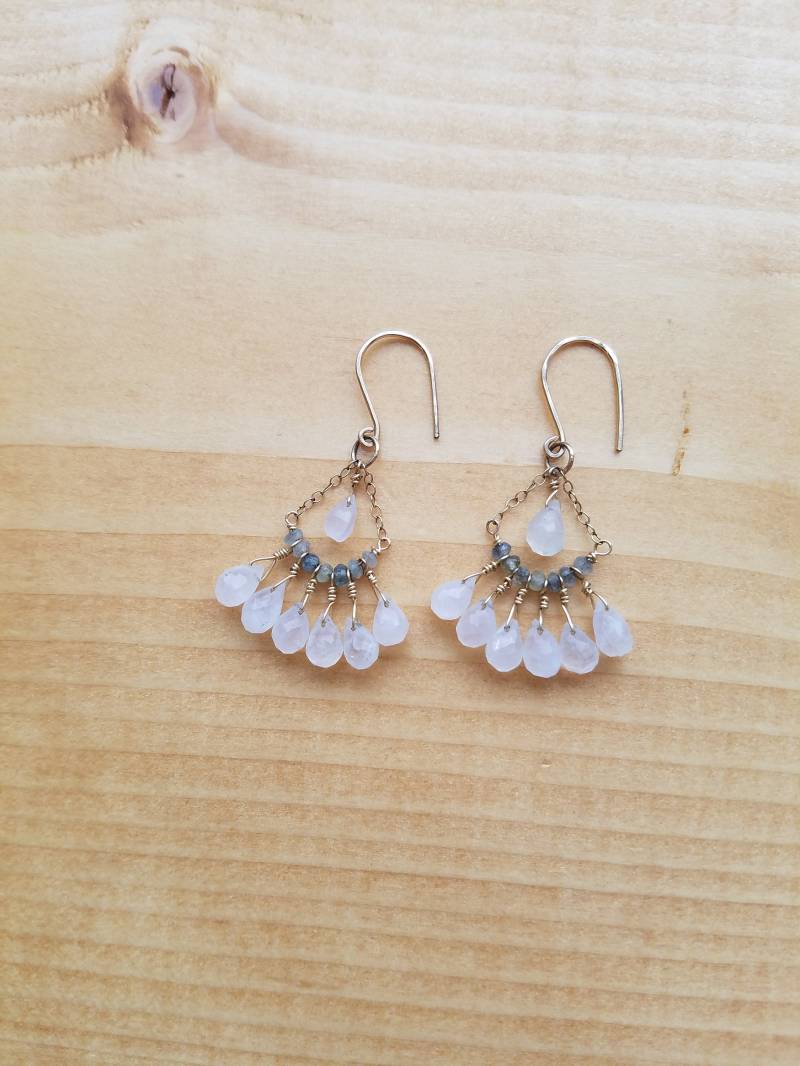 Mondstein Und Aquamarin Fransen Ohrringe von MannajewelryDesign