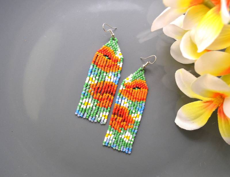 Orange Blumen Perlen Fransen Ohrringe, Florale Handgemachte Samen Fransen, Frauen Boho Kronleuchter Ohrringe von MannatDesignCo