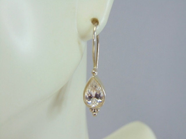 Damen Vintage Estate Sterling Silber Cz Ohrringe 3.6G E2205 Damen Vintage Estate Sterling Silber Cz Ohrringe 3.6G E2205 von MannysJewelry