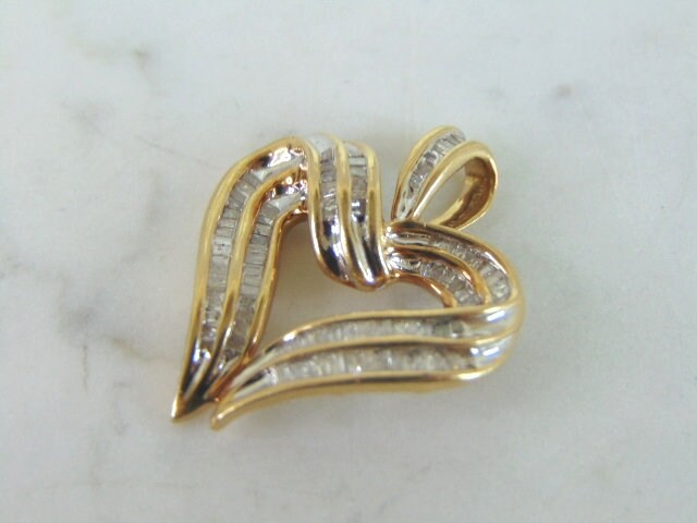 Damen Vintage Nachlass 10K Gelbgold Diamant Herz Anhänger 4.3G E2370 von MannysJewelry