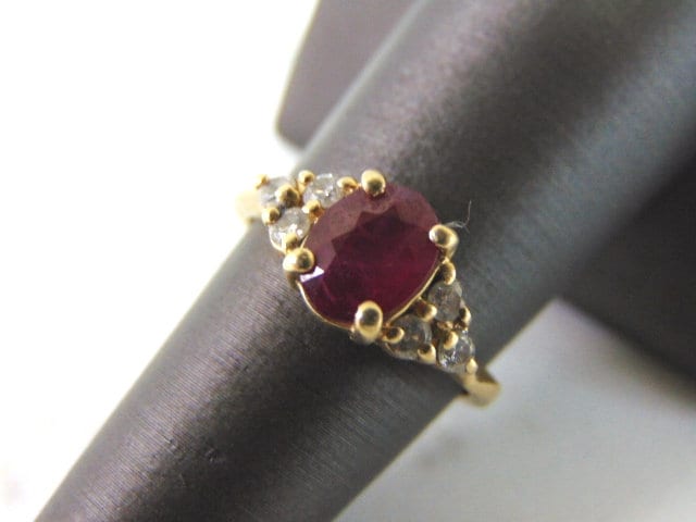 Damen Vintage Nachlass 14K Gelbgold Rubin & Diamant Ring 3.2G E5798 Damen Vintage Nachlass 14K Gelbgold Rubin & Diamant Ring 3.2G E5798 von MannysJewelry
