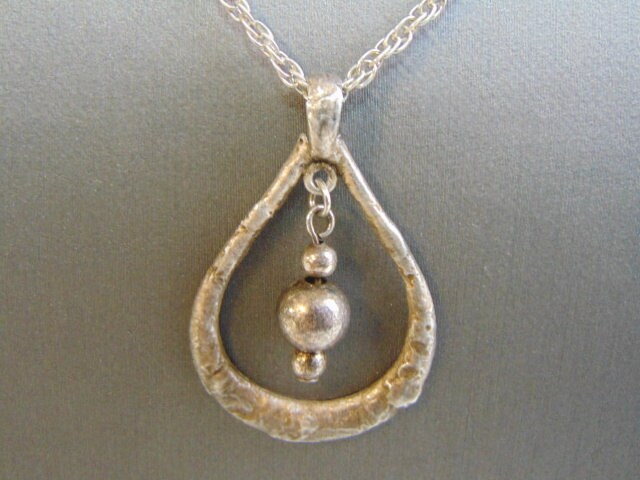 Damen Vintage Nachlass Sterling Silber Hand Gehämmert Anhänger 8.9G E2806 von MannysJewelry