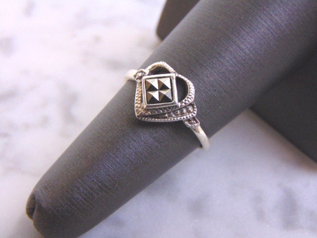 Damen Vintage Nachlass Sterling Silber Herz Ring 2.3G E2887 von MannysJewelry