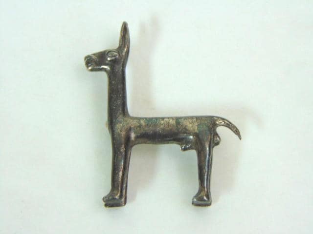 Vintage Alva Studios Versilberter Metall Lama Pin - 5 cm Nachlass Sale Anstecknadel von MannysJewelry